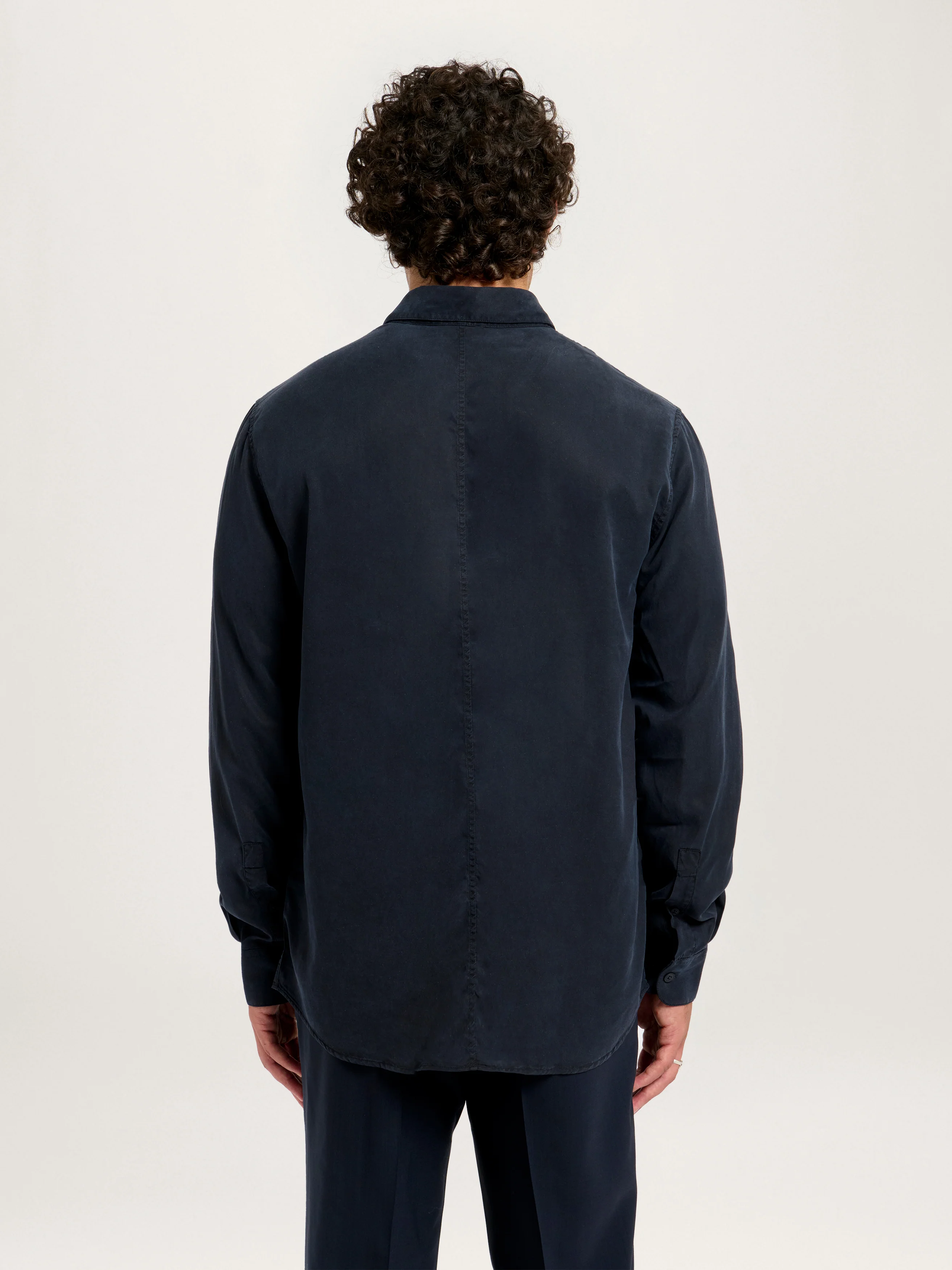 The Relaxed Tencel Shirt || Navy | Tencel™ Lyocell - Image 3