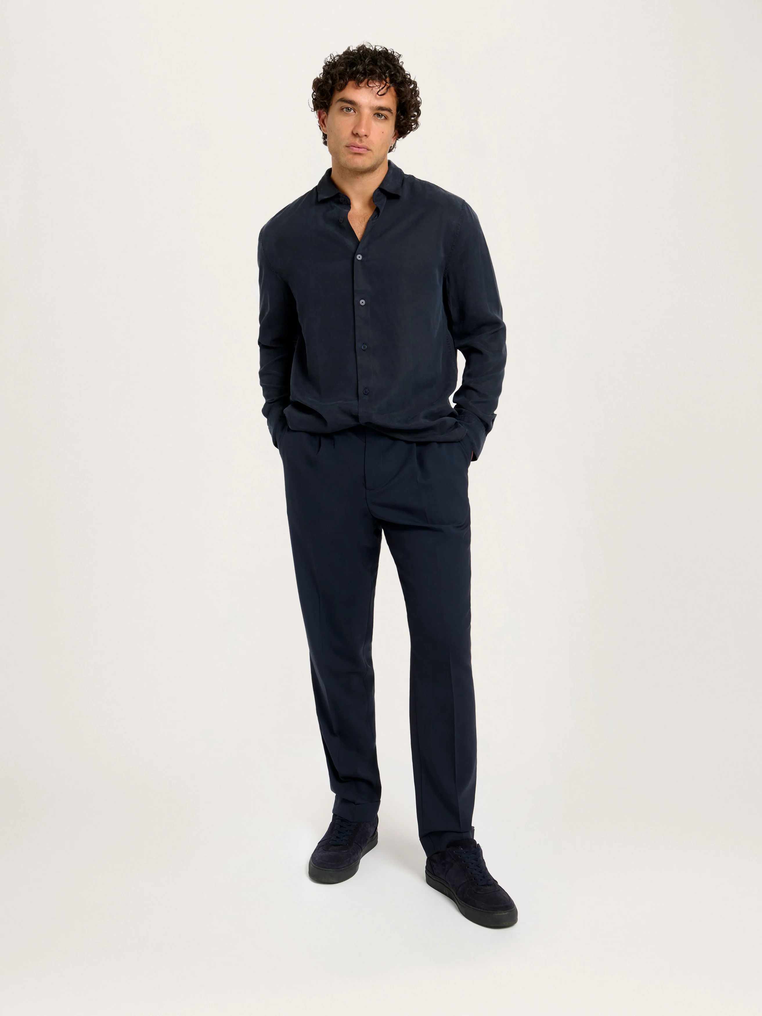The Relaxed Tencel Shirt || Navy | Tencel™ Lyocell - Image 5